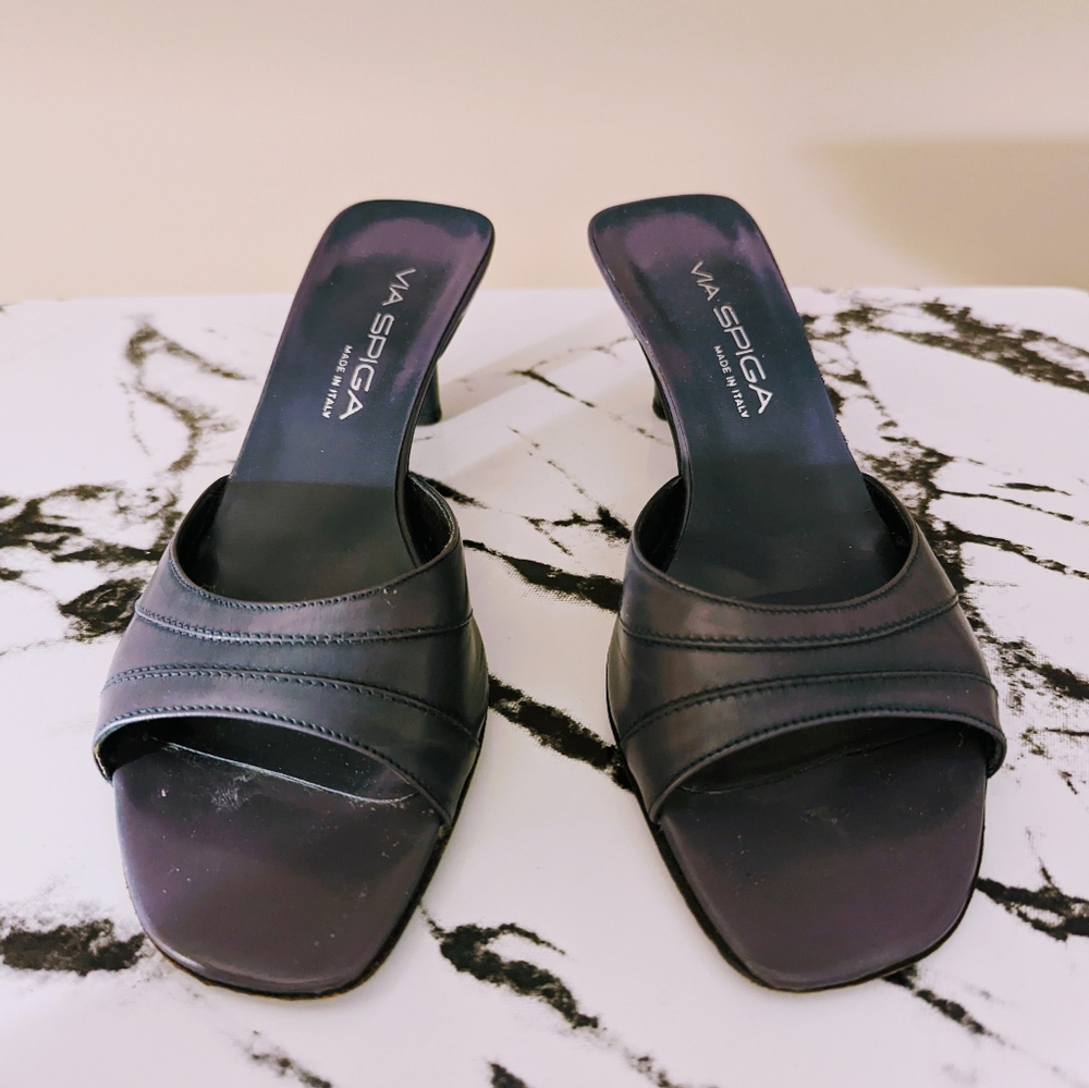 ✖️ SOLD ✖️ Via Spiga Black Leather Kitten Heels 1 1/2 Inch Made in Italy Size 7